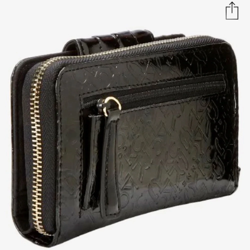Kenneth Cole Reaction Dress to Impress wristlet